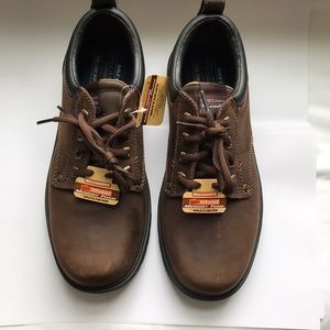 Skechers Men’s memory foam walking shoes size 9